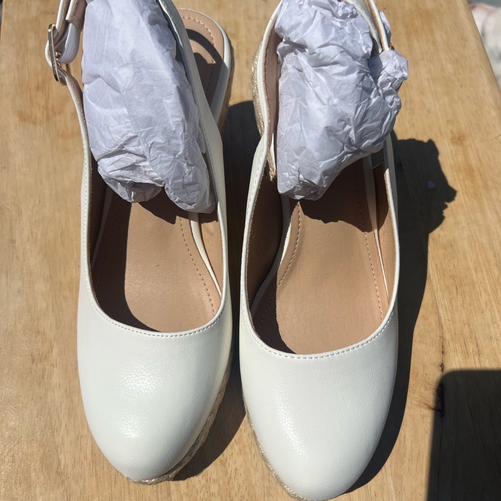 Women’s white espadrilles wedge Sandals sling back platform size 8 (new in box)